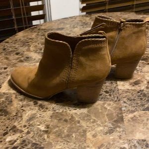 Ankle boots from stitch fix.  I had a knee replacement and can’t wear them.
